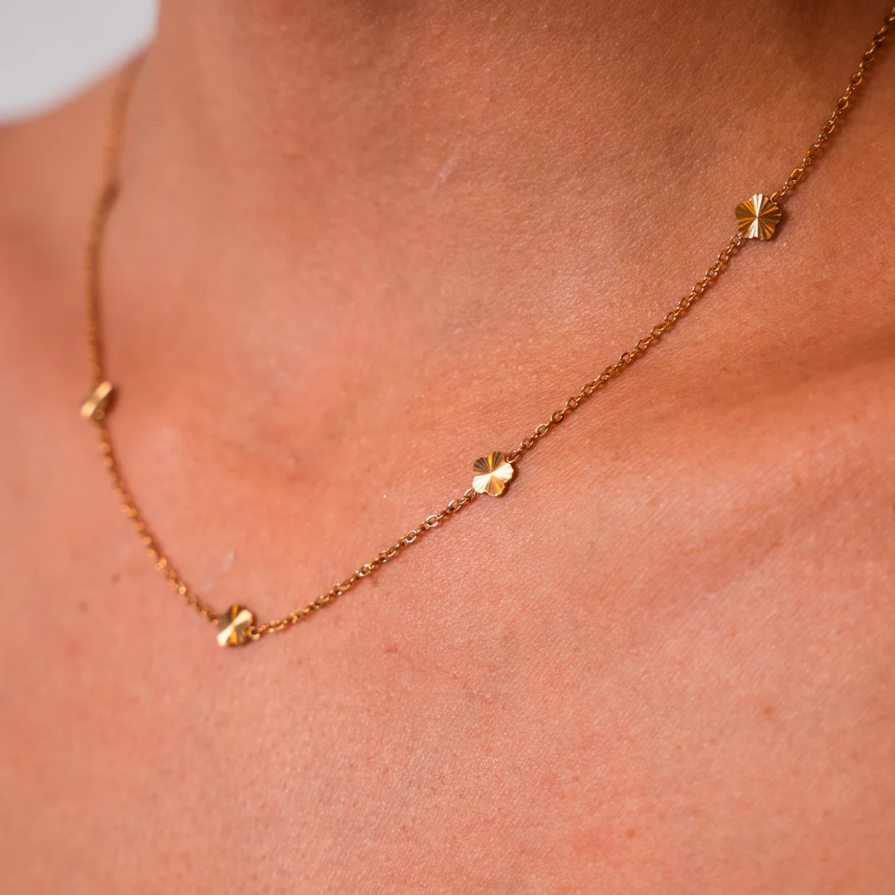 Double sided flower necklace