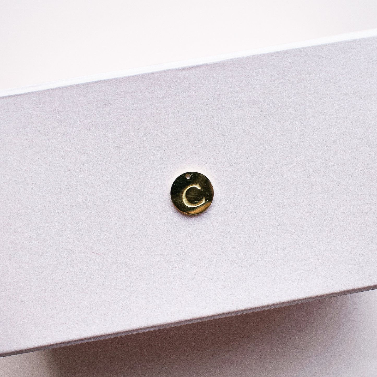 Initial charm - Gold